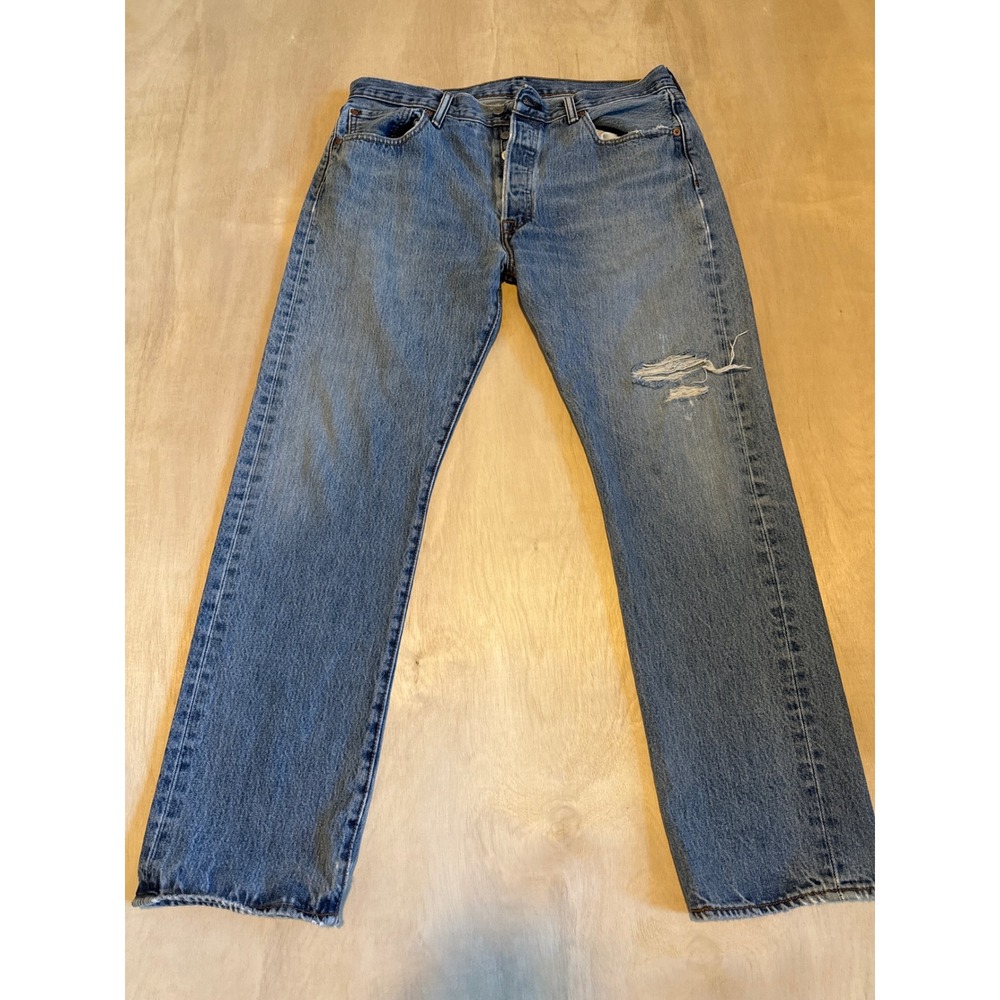 Levis 501 Original Fit Jeans Mens 34x30 Medium Wash Distressed Button Fly Mexico